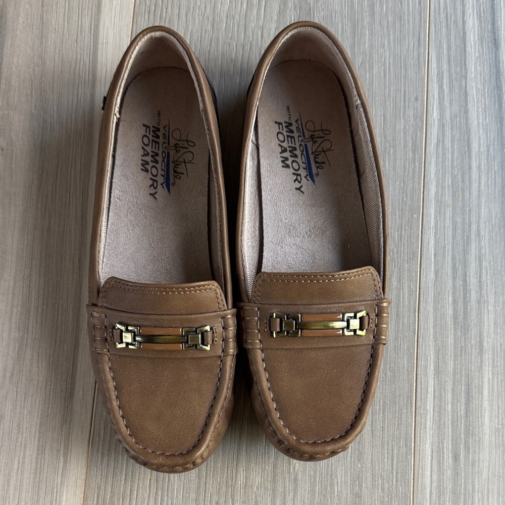 Life Stride Women's Vanity Brown Slip-On Loafers Size 7